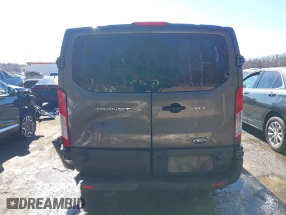 ✅ 2017 Ford Transit XL • VIN: 1FBZX2ZM0HKB13343 • Lot: 41564409. Wystawiony na IAAI z przebiegiem 416 916 mil. Bezpłatny archiwum sprzedaży aukcyjnych z USA i szczegółowy raport historii pojazdu na DreamBid. Zdjęcie 16.