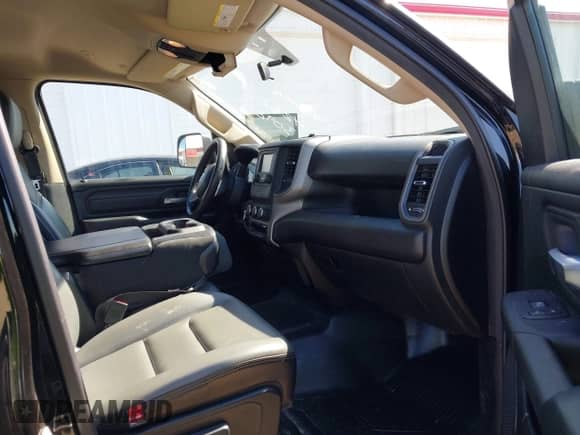 2019 Ram 1500 Tradesman z VIN 1C6SRFCT6KN601725, wystawiony jako IAAI lot #42523092 z przebiegiem 157 264 mil mil oraz . Historia ofert i sprzedaży dostępna na DreamBid. Obrazek 5.