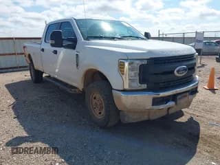 ✅ 2019 Ford F-250 XL • VIN: 1FT7W2B6XKEG40667 • Lot: 43109587. Wystawiony na IAAI z przebiegiem 118 847 mil. Bezpłatny archiwum sprzedaży aukcyjnych z USA i szczegółowy raport historii pojazdu na DreamBid. Zdjęcie 1.