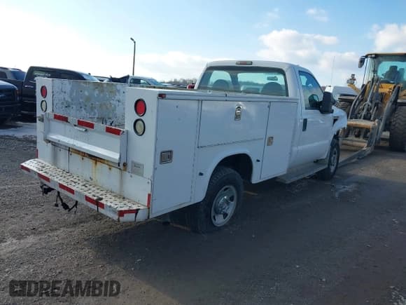 ✅ 2009 Ford F-250 • VIN: 1FDNF215X9EA79831 • Лот: 43664127. Опубликован ранее на IAAI с пробегом 176 155 миль. Бесплатный доступ к архиву аукционных продаж из США и подробный отчёт об истории автомобиля на DreamBid. Изображение 4.