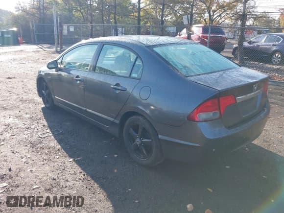 ✅ 2009 Honda Civic LX • VIN: 2HGFA16519H524767 • Lot: 43488730. Wystawiony na IAAI z przebiegiem 192 579 mil. Bezpłatny archiwum sprzedaży aukcyjnych z USA i szczegółowy raport historii pojazdu na DreamBid. Zdjęcie 3.