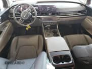 ✅ 2025 Kia Carnival LXS • VIN: KNDNB5K36S6520806 • Lot: 69186445. Wystawiony na Copart z przebiegiem 10 643 mil. Bezpłatny archiwum sprzedaży aukcyjnych z USA i szczegółowy raport historii pojazdu na DreamBid. Zdjęcie 8.