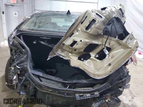 2017 Hyundai Elantra Limited with VIN KMHD84LFXHU207139, listed as a Copart auction lot 86726525 with 132,023 mi miles and Salvage title. Bid and sale history available at DreamBid. Image 6.