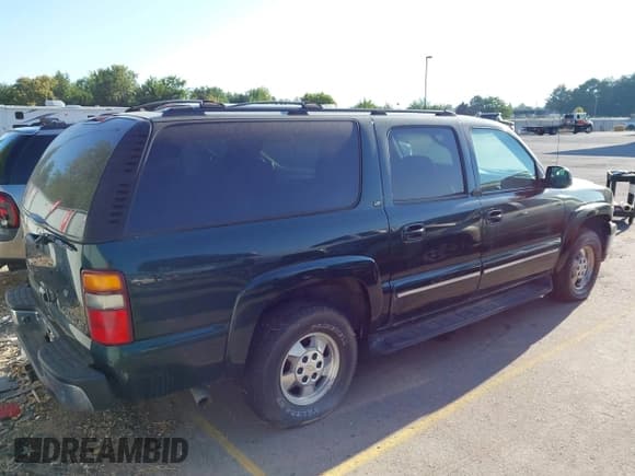 ✅ 2002 Chevrolet Suburban LT • VIN: 1GNFK16Z82J307761 • Lot: 42779355. Listed on IAAI with 150,021 mi. Free auction sales archive from the USA and detailed vehicle history report at DreamBid. Image 4.