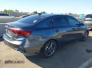 ✅ 2022 Kia Forte LXS • VIN: 3KPF24AD1NE485275 • Lot: 43486247. Wystawiony na IAAI z przebiegiem 37 690 mil. Bezpłatny archiwum sprzedaży aukcyjnych z USA i szczegółowy raport historii pojazdu na DreamBid. Zdjęcie 4.