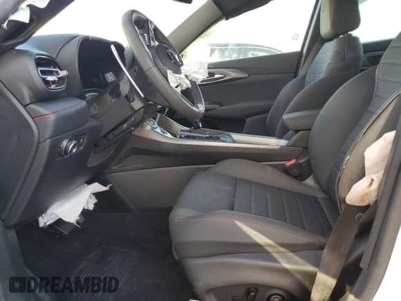 2024 Dodge Hornet R/T z VIN ZACPDFCW4R3A28405, wystawiony jako Copart lot #89726945 z przebiegiem 35 483 mil mil oraz Nie do naprawy • Non repairable. Historia ofert i sprzedaży dostępna na DreamBid. Obrazek 7.