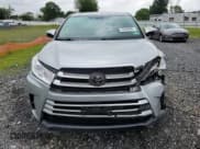 ✅ 2018 Toyota Highlander LE • VIN: 5TDBZRFH0JS841346 • Lot: 58398885. Wystawiony na Copart z przebiegiem 61 935 mil. Bezpłatny archiwum sprzedaży aukcyjnych z USA i szczegółowy raport historii pojazdu na DreamBid. Zdjęcie 5.
