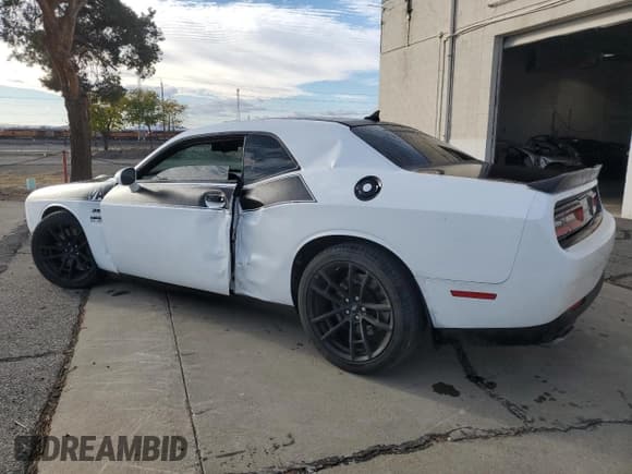 ✅ 2018 Dodge Challenger R/T Scat Pack • VIN: 2C3CDZFJ8JH142006 • Lot: 92073725. Wystawiony na Copart z przebiegiem 125 868 mil. Bezpłatny archiwum sprzedaży aukcyjnych z USA i szczegółowy raport historii pojazdu na DreamBid. Zdjęcie 2.