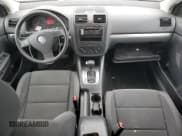 ✅ 2008 Volkswagen Rabbit S • VIN: WVWDB71K28W332616 • Lot: 45552265. Wystawiony na Copart z przebiegiem 184 135 mil. Bezpłatny archiwum sprzedaży aukcyjnych z USA i szczegółowy raport historii pojazdu na DreamBid. Zdjęcie 8.