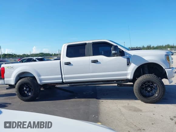✅ 2018 Ford F-250 XL • VIN: 1FT7W2B64JEB26408 • Lot: 42984832. Listed on IAAI with 238,266 mi. Free auction sales archive from the USA and detailed vehicle history report at DreamBid. Image 14.