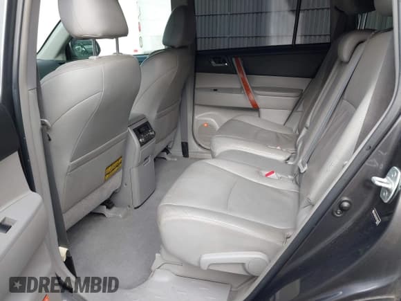 ✅ 2010 Toyota Highlander Limited • VIN: JTEDK3EH2A2156022 • Lot: 41683741. Listed on IAAI with 165,099 mi. Free auction sales archive from the USA and detailed vehicle history report at DreamBid. Image 8.