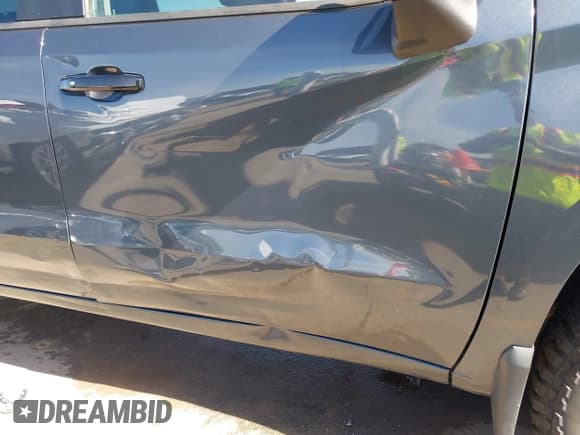 ✅ 2019 Chevrolet Silverado 1500 LT Trail Boss • VIN: 1GCPYFED1KZ366585 • Lot: 42853574. Wystawiony na IAAI z przebiegiem 102 469 mil. Bezpłatny archiwum sprzedaży aukcyjnych z USA i szczegółowy raport historii pojazdu na DreamBid. Zdjęcie 6.