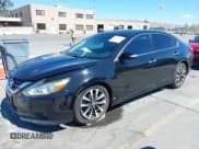 ✅ 2018 Nissan Altima S • VIN: 1N4AL3AP1JC121909 • Lot: 43137369. Wystawiony na IAAI z przebiegiem 129 474 mil. Bezpłatny archiwum sprzedaży aukcyjnych z USA i szczegółowy raport historii pojazdu na DreamBid. Zdjęcie 2.