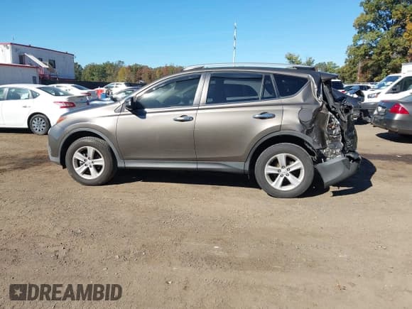 ✅ 2013 Toyota RAV4 XLE • VIN: JTMRFREV7DD009985 • Lot: 43473065. Wystawiony na IAAI z przebiegiem 104 529 mil. Bezpłatny archiwum sprzedaży aukcyjnych z USA i szczegółowy raport historii pojazdu na DreamBid. Zdjęcie 13.