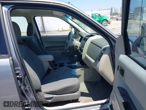 ✅ 2008 Ford Escape XLS • VIN: 1FMCU02Z68KE49322 • Lot: 42818502. Listed on IAAI with 154,099 mi. Free auction sales archive from the USA and detailed vehicle history report at DreamBid. Image 5.