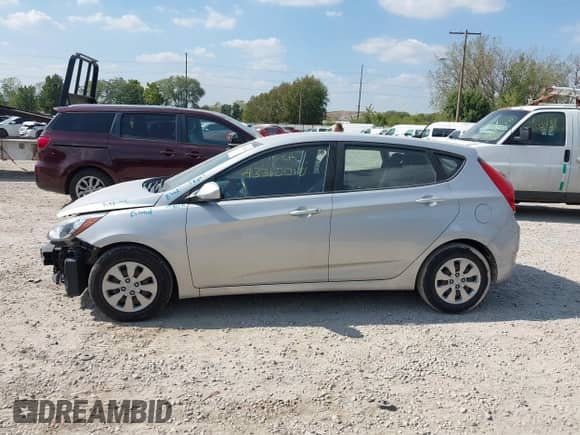 2017 Hyundai Accent SE с VIN KMHCT5AE8HU311753, выставлен на аукционе IAAI как лот 43310010 с пробегом 85 649 миль миль и . История ставок и продаж доступна на DreamBid. Изображение 15.