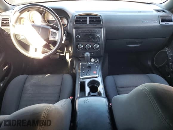 ✅ 2013 Dodge Challenger SXT • VIN: 2C3CDYAG2DH510934 • Lot: 71358355. Wystawiony na Copart z przebiegiem 146 161 mil. Bezpłatny archiwum sprzedaży aukcyjnych z USA i szczegółowy raport historii pojazdu na DreamBid. Zdjęcie 8.