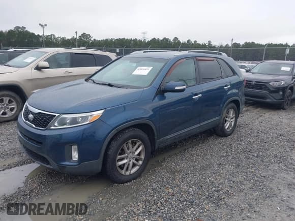 ✅ 2014 Kia Sorento LX • VIN: 5XYKT3A66EG528762 • Lot: 43824491. Listed on IAAI with 158,963 mi. Free auction sales archive from the USA and detailed vehicle history report at DreamBid. Image 2.