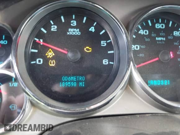 2008 Chevrolet Silverado 1500 1LT z VIN 2GCEC13J681206561, wystawiony jako IAAI lot #43455813 z przebiegiem 189 598 mil mil oraz . Historia ofert i sprzedaży dostępna na DreamBid. Obrazek 7.