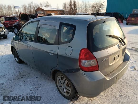 ✅ 2007 Honda Fit • VIN: JHMGD37477S000524 • Лот: 45520255. Опубликован ранее на Copart с пробегом 205 810 миль. Бесплатный доступ к архиву аукционных продаж из США и подробный отчёт об истории автомобиля на DreamBid. Изображение 2.