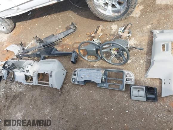 ✅ 1998 Chevrolet Silverado 1500 • VIN: 1GCEK19R7WR128375 • Lot: 43432612. Listed on IAAI with Not provided. Free auction sales archive from the USA and detailed vehicle history report at DreamBid. Image 19.