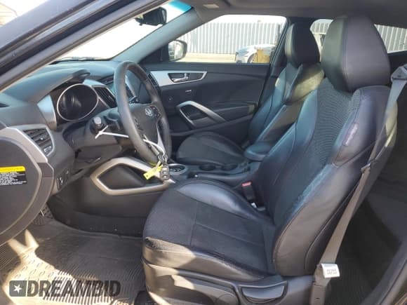 ✅ 2013 Hyundai Veloster w/Black Int • VIN: KMHTC6AD2DU172856 • Lot: 48562135. Wystawiony na Copart z przebiegiem 74 085 mil. Bezpłatny archiwum sprzedaży aukcyjnych z USA i szczegółowy raport historii pojazdu na DreamBid. Zdjęcie 7.