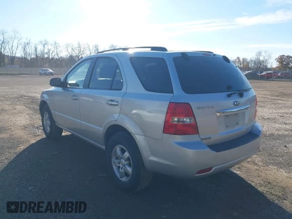 ✅ 2008 Kia Sorento LX • VIN: KNDJC735X85799828 • Lot: 43608224. Wystawiony na IAAI z przebiegiem 111 053 mil. Bezpłatny archiwum sprzedaży aukcyjnych z USA i szczegółowy raport historii pojazdu na DreamBid. Zdjęcie 3.