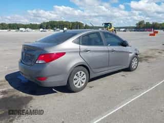 2017 Hyundai Accent SE z VIN KMHCT4AE8HU357478, wystawiony jako IAAI lot #43402918 z przebiegiem 110 717 mil mil oraz . Historia ofert i sprzedaży dostępna na DreamBid. Obrazek 4.
