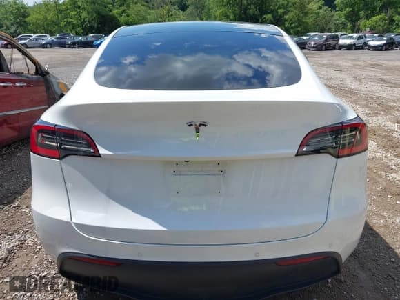 ✅ 2021 Tesla Model Y Standard Range • VIN: 5YJYGDEDXMF109655 • Lot: 42644656. Listed on IAAI with 40,818 mi. Free auction sales archive from the USA and detailed vehicle history report at DreamBid. Image 17.