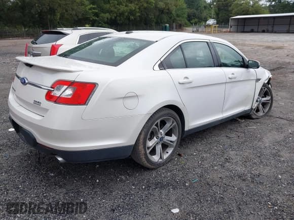 ✅ 2012 Ford Taurus SHO • VIN: 1FAHP2KT1CG137368 • Лот: 43058078. Опубликован ранее на IAAI с пробегом 201 500 миль. Бесплатный доступ к архиву аукционных продаж из США и подробный отчёт об истории автомобиля на DreamBid. Изображение 4.