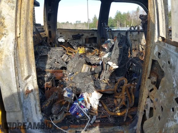 ✅ 2004 Chevrolet Silverado 2500HD LS • VIN: 1GCHC23U64F232996 • Lot: 42330065. Listed on IAAI with 122,803 mi. Free auction sales archive from the USA and detailed vehicle history report at DreamBid. Image 8.