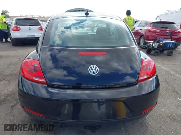 ✅ 2013 Volkswagen Beetle Fender Edition • VIN: 3VWJP7ATXDM622350 • Lot: 41503396. Listed on IAAI with 55,468 mi. Free auction sales archive from the USA and detailed vehicle history report at DreamBid. Image 16.