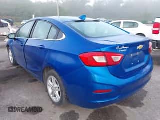 2018 Chevrolet Cruze LT z VIN 1G1BE5SM7J7207283, wystawiony jako IAAI lot #43382561 z przebiegiem 87 128 mil mil oraz . Historia ofert i sprzedaży dostępna na DreamBid. Obrazek 3.