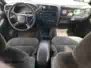 2000 Chevrolet Blazer LT with VIN 1GNDT13W5Y2220272, listed as a Copart auction lot 71961315 with 199,975 mi miles and Salvage title. Bid and sale history available at DreamBid. Image 8.