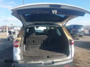 ✅ 2021 Chevrolet Traverse LS • VIN: 1GNERFKW1MJ198305 • Lot: 43381256. Wystawiony na IAAI z przebiegiem 64 079 mil. Bezpłatny archiwum sprzedaży aukcyjnych z USA i szczegółowy raport historii pojazdu na DreamBid. Zdjęcie 17.