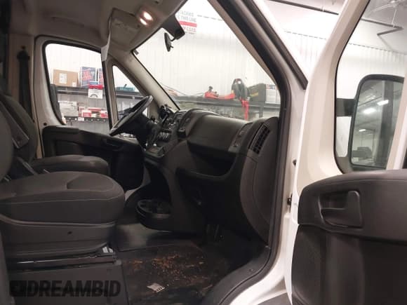 ✅ 2016 Ram ProMaster Cargo • VIN: 3C6TRVAG8GE135263 • Lot: 42435940. Wystawiony na IAAI z przebiegiem 188 723 mil. Bezpłatny archiwum sprzedaży aukcyjnych z USA i szczegółowy raport historii pojazdu na DreamBid. Zdjęcie 5.