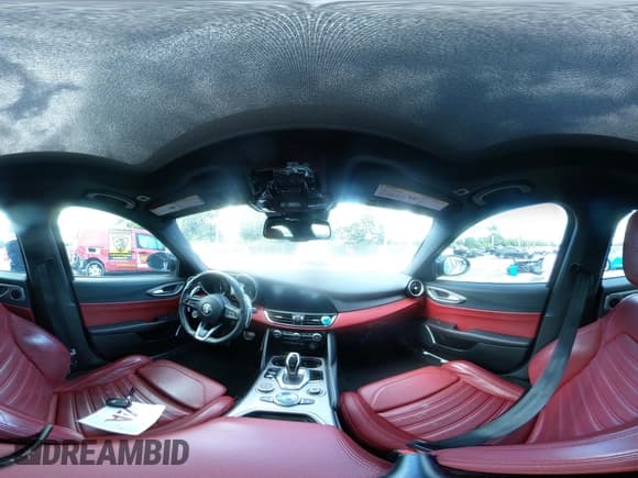 ✅ 2021 Alfa Romeo Giulia Ti • VIN: ZARFAMBN4M7642313 • Lot: 43472197. Wystawiony na IAAI z przebiegiem 48 294 mil. Bezpłatny archiwum sprzedaży aukcyjnych z USA i szczegółowy raport historii pojazdu na DreamBid. Zdjęcie 18.