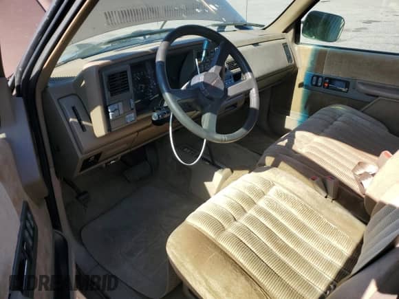1994 Chevrolet Silverado 1500 с VIN 1GCEK14K0RE119443, выставлен на аукционе Copart как лот 82088045 с пробегом 178 766 миль миль и Списание • Salvage title. История ставок и продаж доступна на DreamBid. Изображение 8.