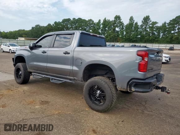 ✅ 2022 Chevrolet Silverado 1500 LT Trail Boss • VIN: 1GCPYFED1NZ179593 • Lot: 67075805. Wystawiony na Copart z przebiegiem 101 487 mil. Bezpłatny archiwum sprzedaży aukcyjnych z USA i szczegółowy raport historii pojazdu na DreamBid. Zdjęcie 2.