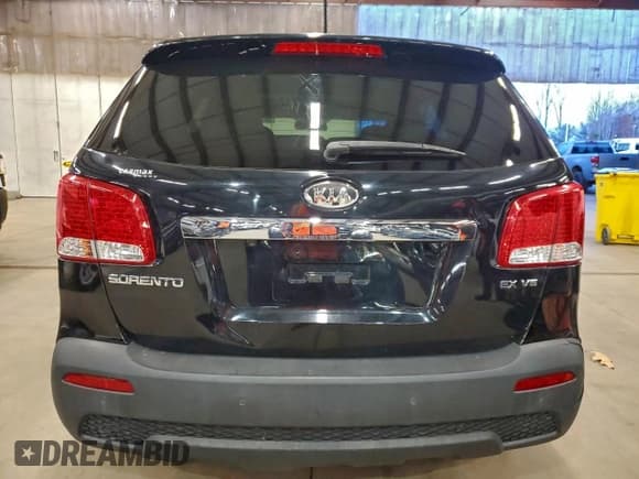 ✅ 2013 Kia Sorento EX • VIN: 5XYKU4A28DG357365 • Lot: 95220005. Wystawiony na Copart z przebiegiem 122 002 mil. Bezpłatny archiwum sprzedaży aukcyjnych z USA i szczegółowy raport historii pojazdu na DreamBid. Zdjęcie 6.