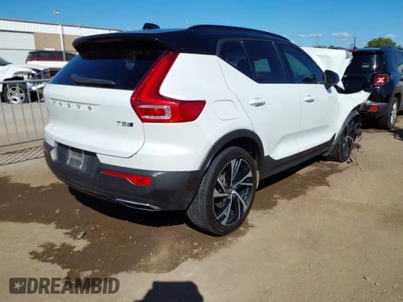 ✅ 2019 Volvo XC40 Momentum • VIN: YV4162XZ4K2006682 • Lot: 40348423. Listed on IAAI with 65,301 mi. Free auction sales archive from the USA and detailed vehicle history report at DreamBid. Image 4.