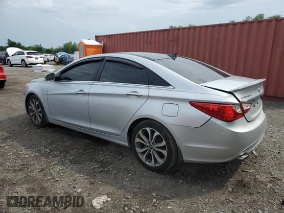 ✅ 2013 Hyundai Sonata SE • VIN: 5NPEC4AB5DH687828 • Lot: 66776055. Listed on Copart with 124,204 mi. Free auction sales archive from the USA and detailed vehicle history report at DreamBid. Image 2.