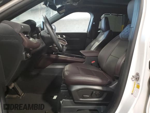 ✅ 2025 Ford Explorer Platinum • VIN: 1FMWK8HC9SGA70846 • Lot: 71782335. Listed on Copart with 7,339 mi. Free auction sales archive from the USA and detailed vehicle history report at DreamBid. Image 7.