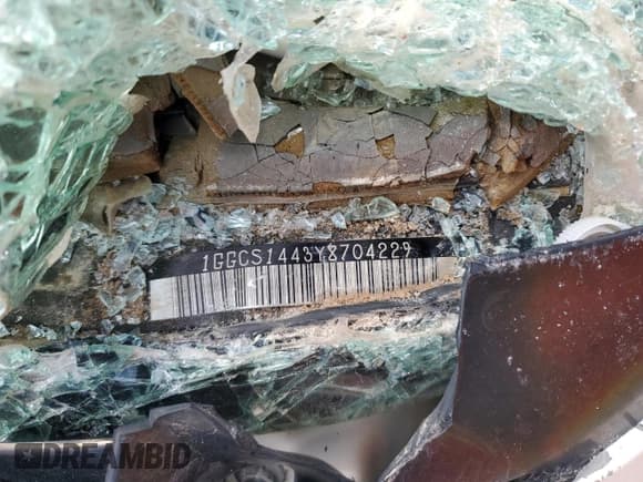 ✅ 2000 Isuzu Hombre S • VIN: 1GGCS1443Y8704229 • Lot: 70904805. Wystawiony na Copart z przebiegiem Nie podano. Bezpłatny archiwum sprzedaży aukcyjnych z USA i szczegółowy raport historii pojazdu na DreamBid. Zdjęcie 12.