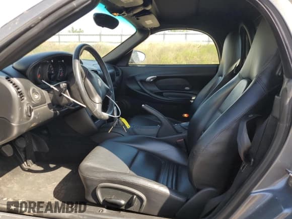 ✅ 2003 Porsche Boxster • VIN: WP0CA29833S620185 • Lot: 70482735. Wystawiony na Copart z przebiegiem 67 823 mil. Bezpłatny archiwum sprzedaży aukcyjnych z USA i szczegółowy raport historii pojazdu na DreamBid. Zdjęcie 7.