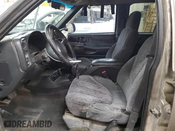 ✅ 2001 Chevrolet S-10 LS • VIN: 1GCDT13W41K240639 • Лот: 85464814. Опубликован ранее на Copart с пробегом 229 068 миль. Бесплатный доступ к архиву аукционных продаж из США и подробный отчёт об истории автомобиля на DreamBid. Изображение 7.