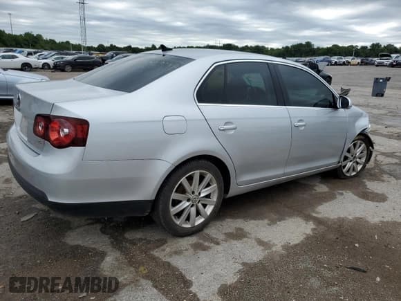 ✅ 2010 Volkswagen Jetta SE • VIN: 3VWRZ7AJ4AM070321 • Lot: 61336945. Wystawiony na Copart z przebiegiem 156 696 mil. Bezpłatny archiwum sprzedaży aukcyjnych z USA i szczegółowy raport historii pojazdu na DreamBid. Zdjęcie 3.