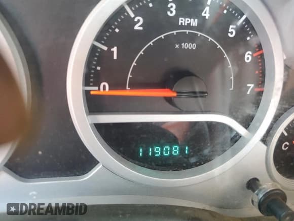 ✅ 2008 Jeep Wrangler Unlimited Rubicon • VIN: 1J4GA691X8L577455 • Lot: 62909945. Wystawiony na Copart z przebiegiem 119 081 mil. Bezpłatny archiwum sprzedaży aukcyjnych z USA i szczegółowy raport historii pojazdu na DreamBid. Zdjęcie 9.