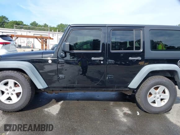 ✅ 2011 Jeep Wrangler Unlimited Sport • VIN: 1J4BA3H18BL511245 • Лот: 43098659. Опубликован ранее на IAAI с пробегом 70 495 миль. Бесплатный доступ к архиву аукционных продаж из США и подробный отчёт об истории автомобиля на DreamBid. Изображение 15.