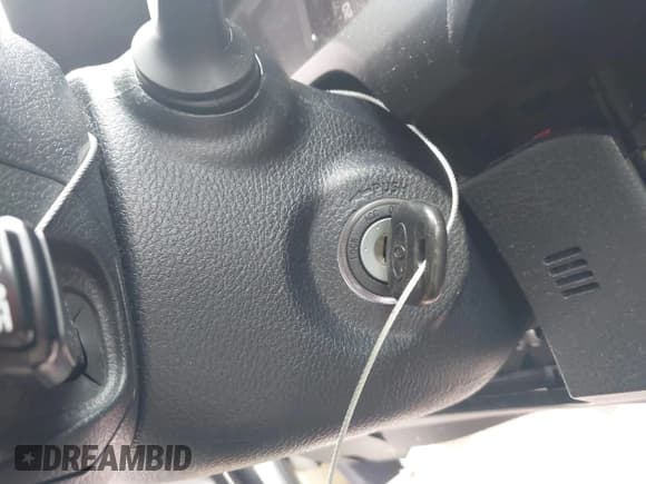 ✅ 2019 Toyota Tacoma SR • VIN: 5TFSX5EN7KX068666 • Лот: 42462039. Опубликован ранее на IAAI с пробегом 63 078 миль. Бесплатный доступ к архиву аукционных продаж из США и подробный отчёт об истории автомобиля на DreamBid. Изображение 11.